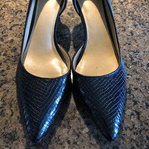 Black Pumps peek sides